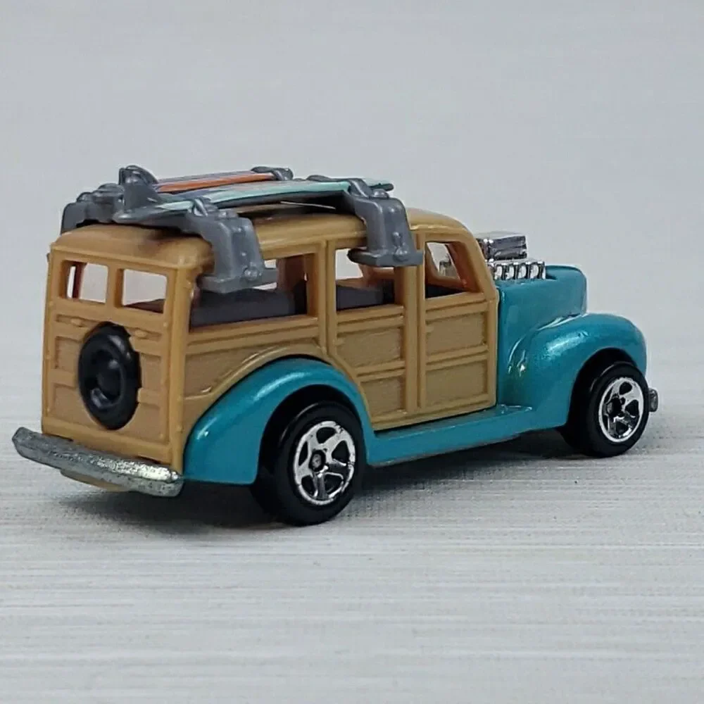 Mattel Hot Wheels 1979 FORD WOODIE W/ Surf Boards Woody Die Cast Car 2010 Toy